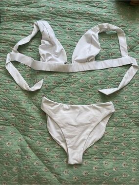 LONDRE White Women's Two-Piece Bikini Set Classic Top & scrunched cheeky Bottom